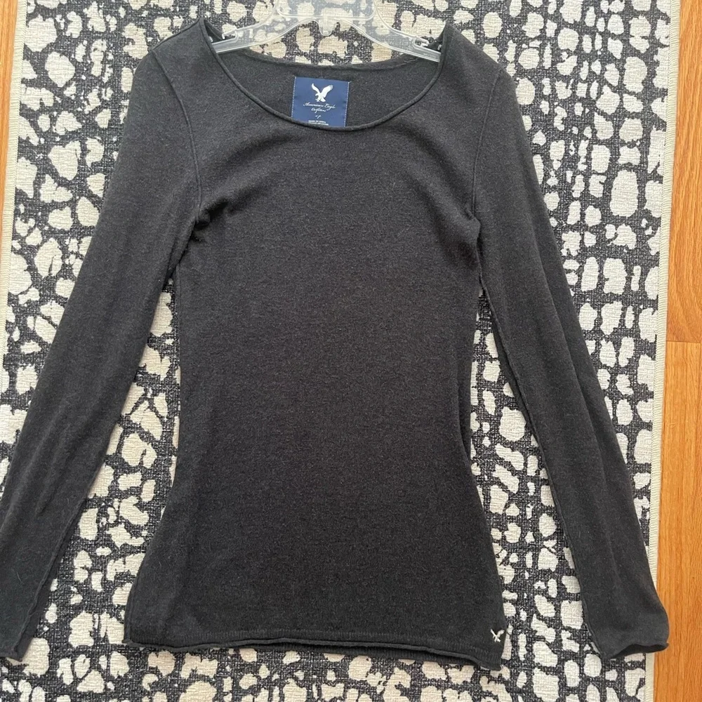 American Eagle Charcoal Gray Lightweight Sweater. - Picture 5 of 9